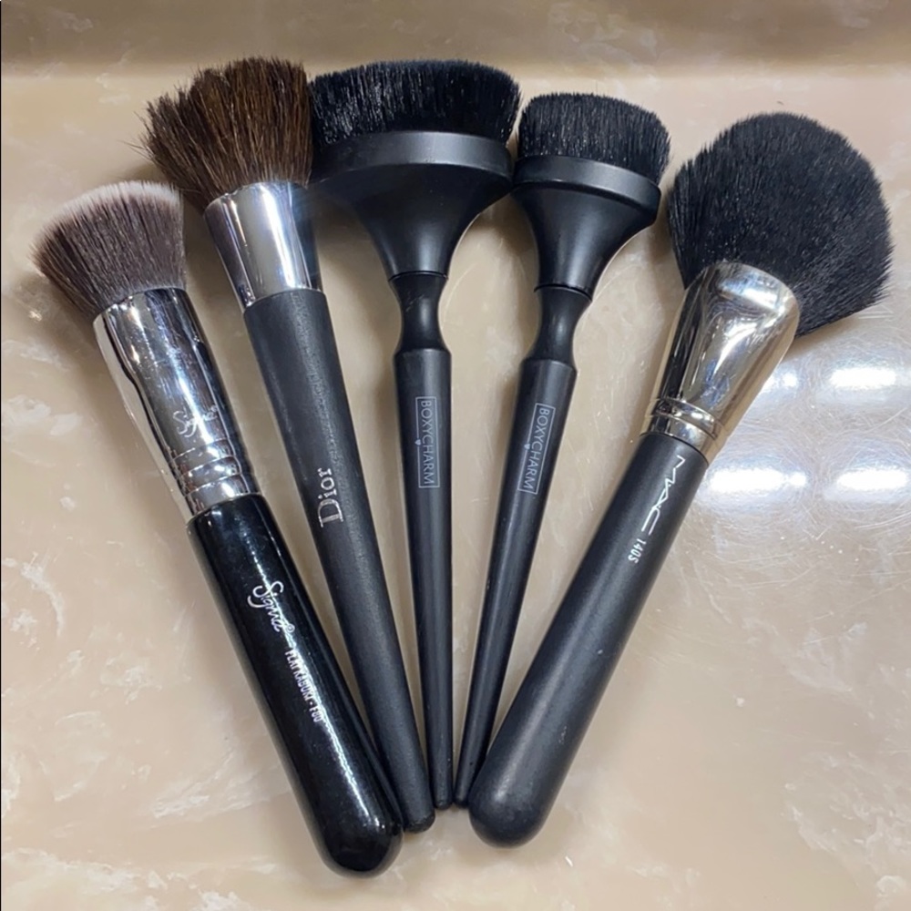 Lot of face brushes